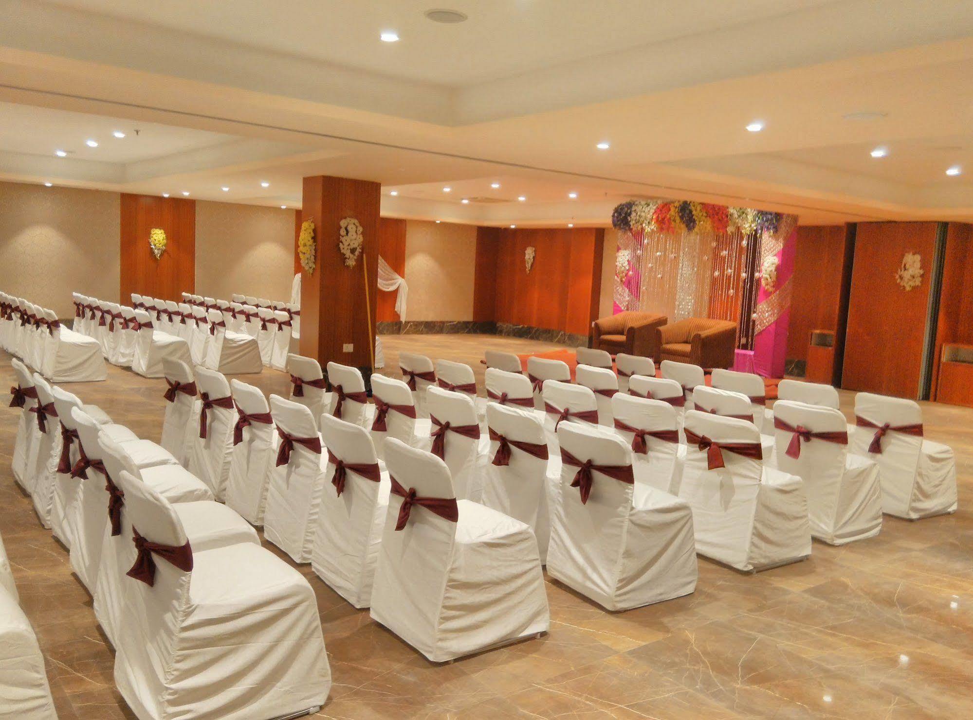 Hotel Solitaire Rāipur Zewnętrze zdjęcie