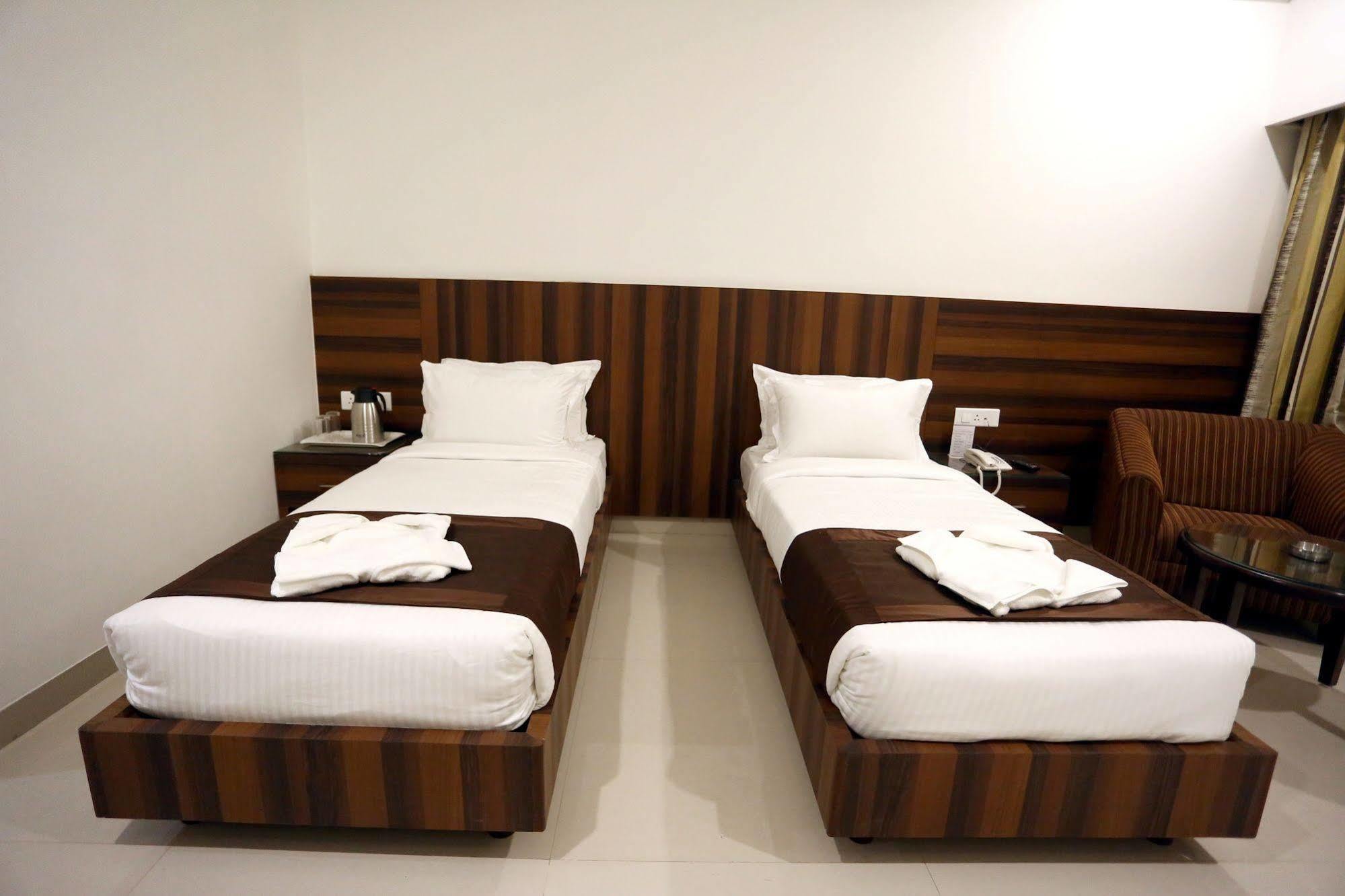 Hotel Solitaire Rāipur Zewnętrze zdjęcie