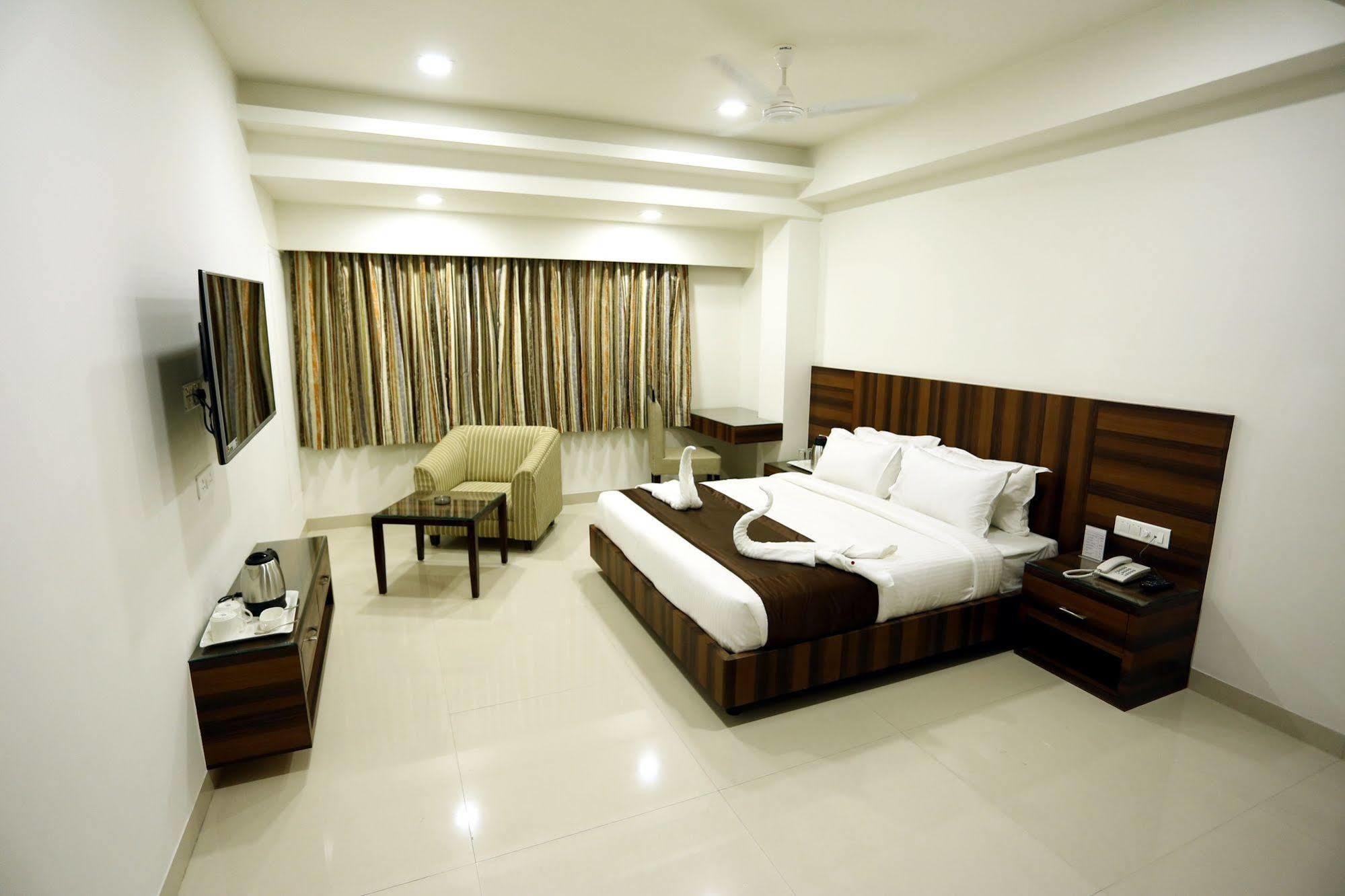 Hotel Solitaire Rāipur Zewnętrze zdjęcie