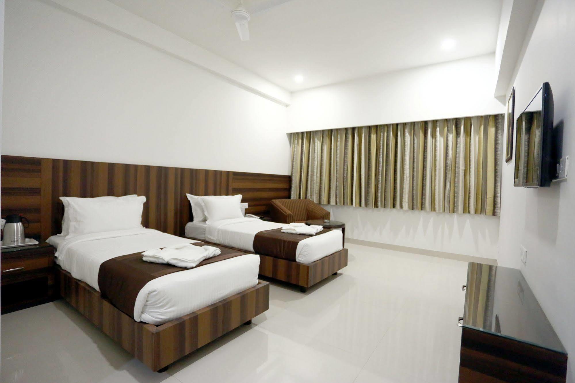 Hotel Solitaire Rāipur Zewnętrze zdjęcie