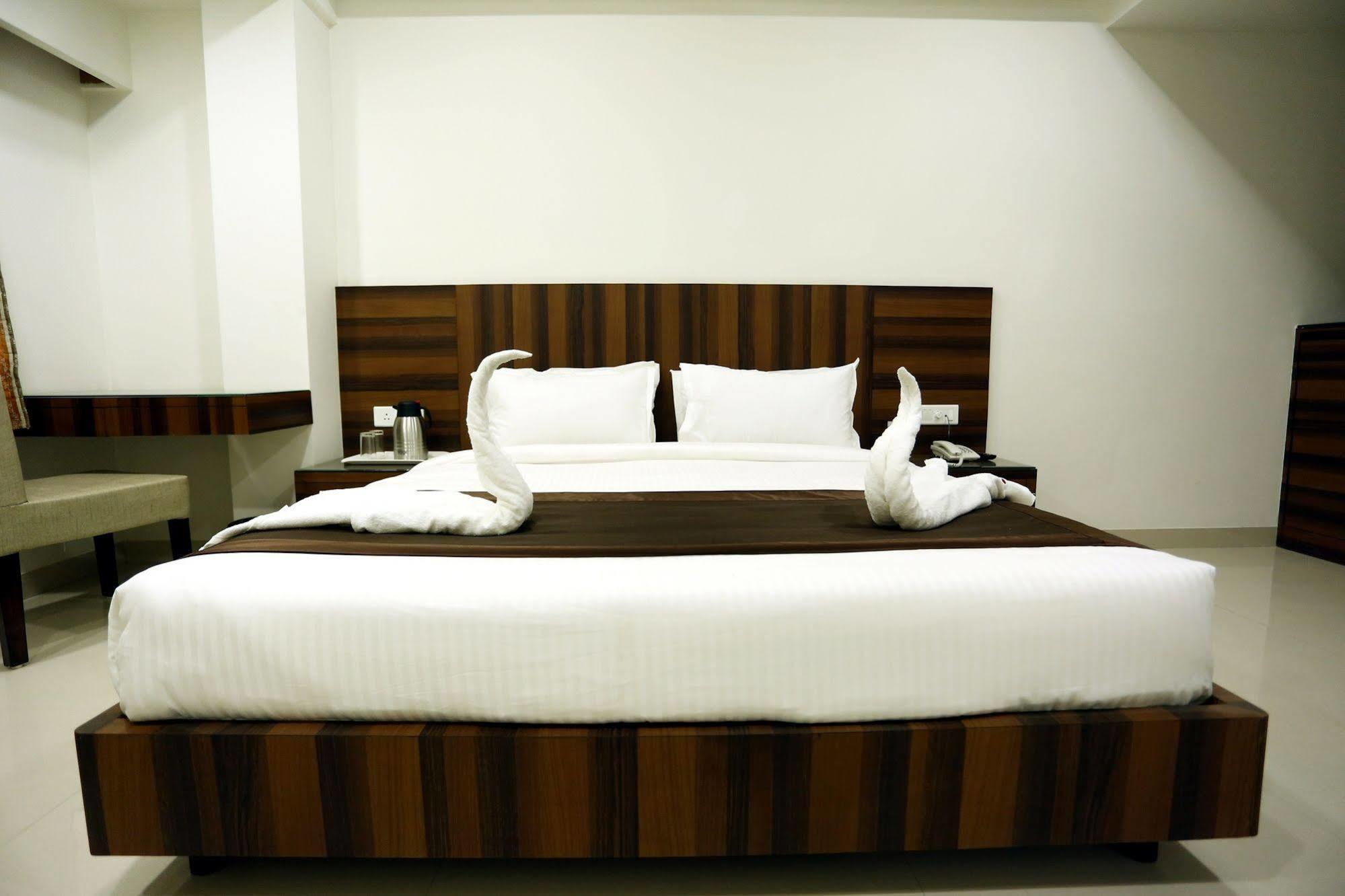 Hotel Solitaire Rāipur Zewnętrze zdjęcie