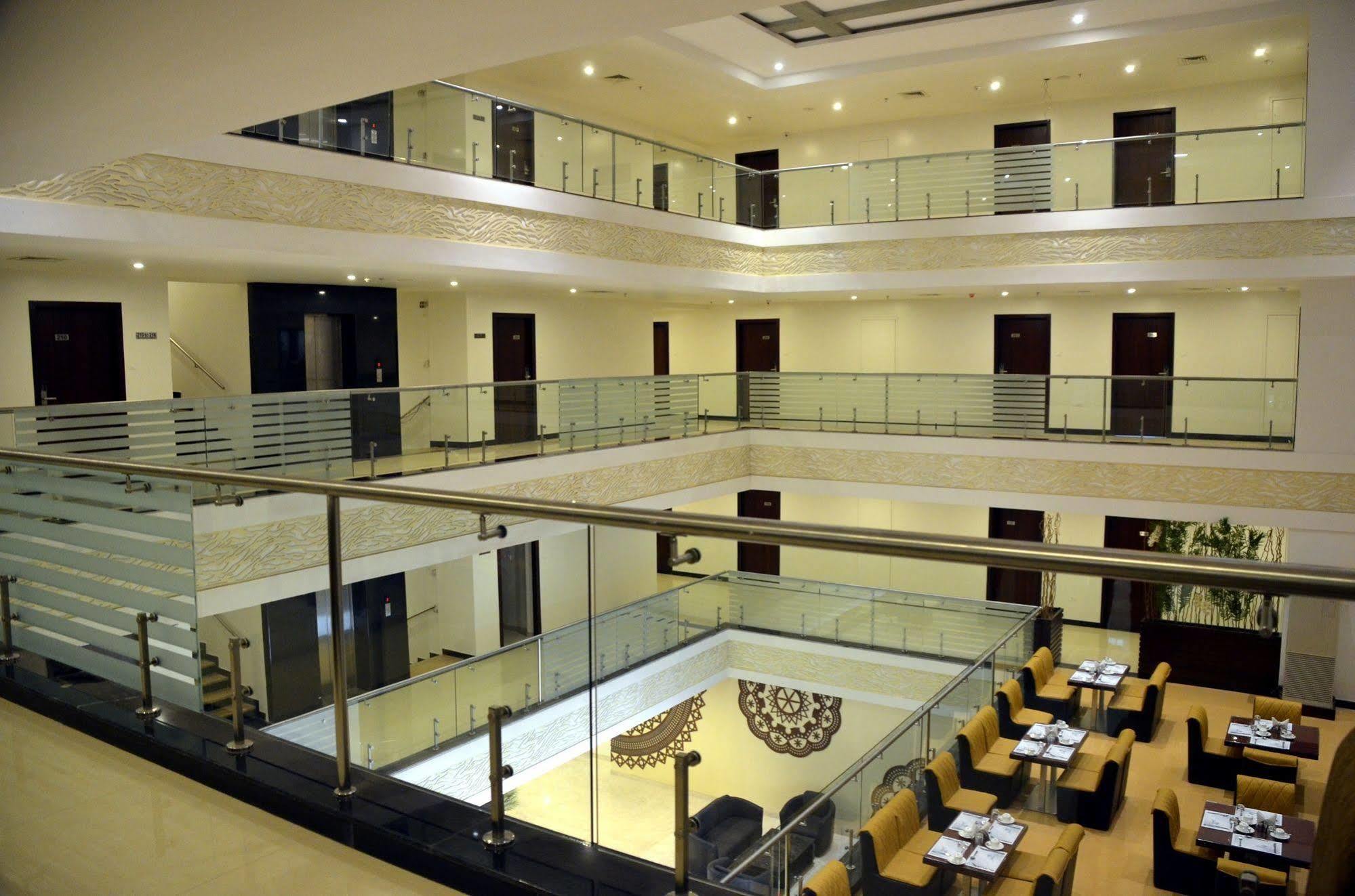 Hotel Solitaire Rāipur Zewnętrze zdjęcie