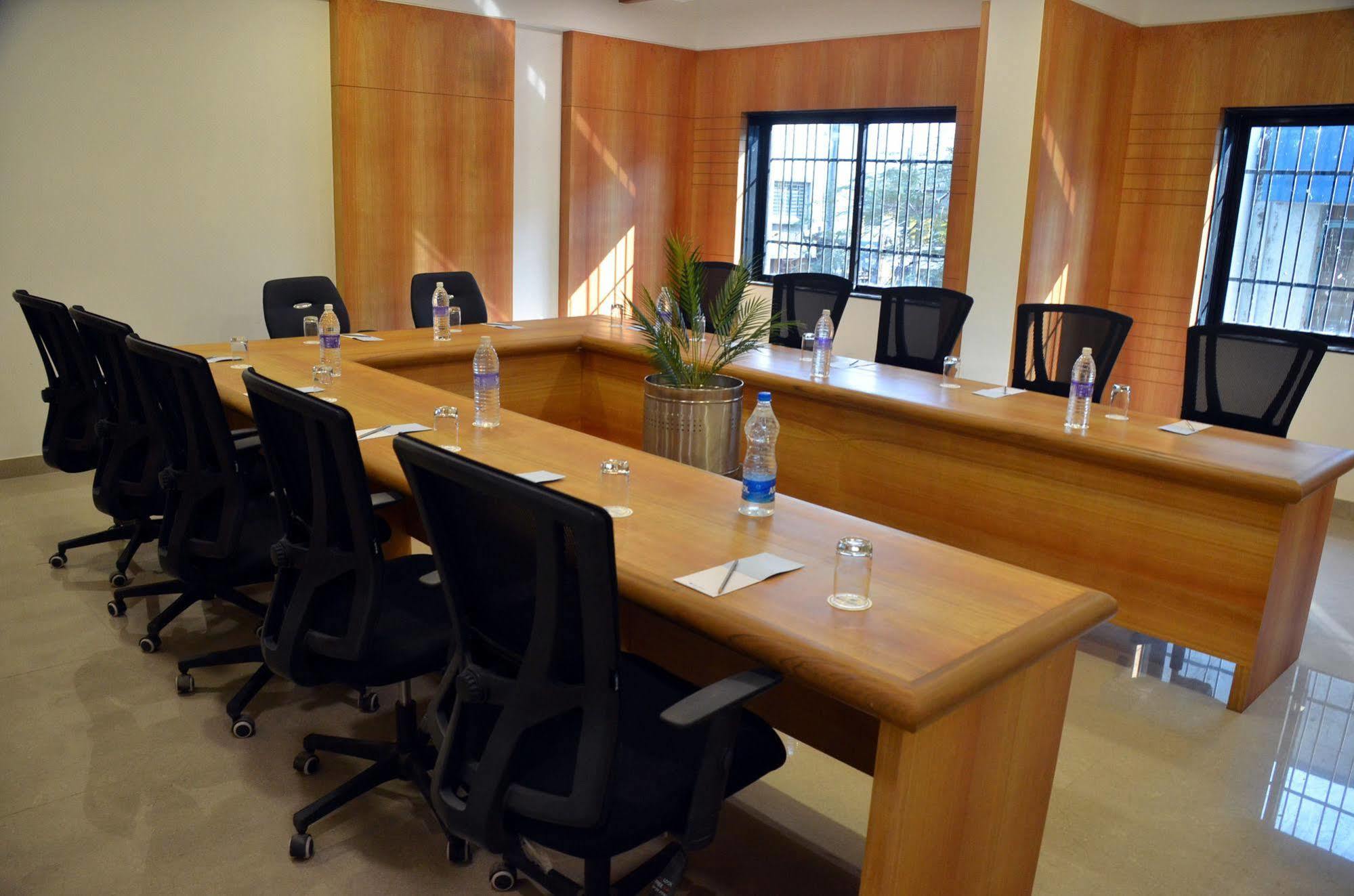 Hotel Solitaire Rāipur Zewnętrze zdjęcie